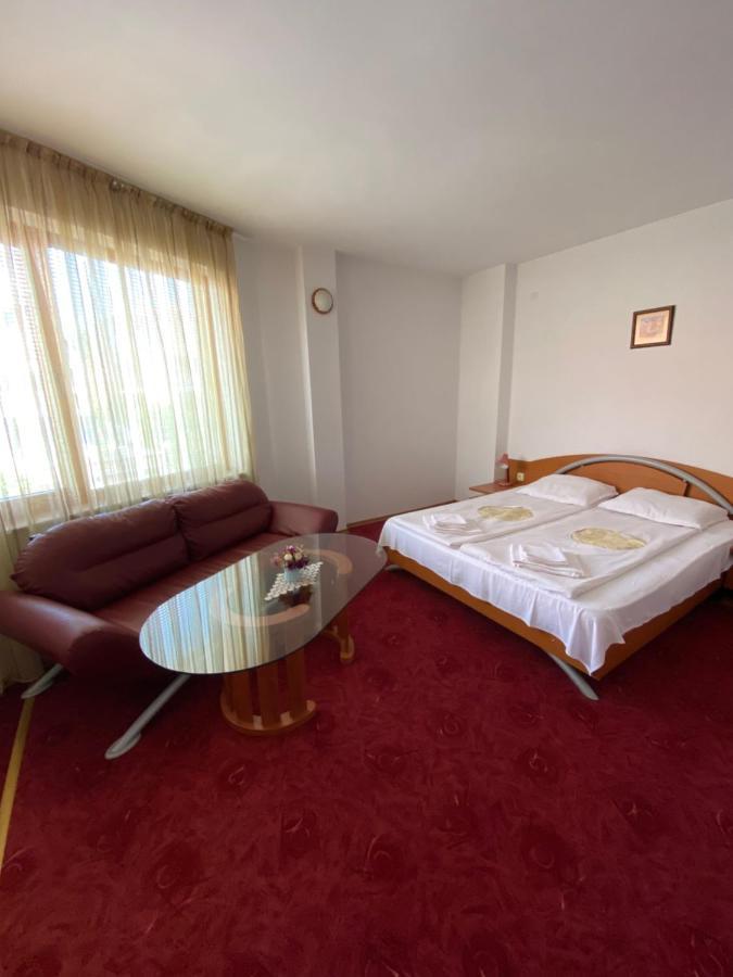 Family Hotel The Golden Fish ソゾポル エクステリア 写真