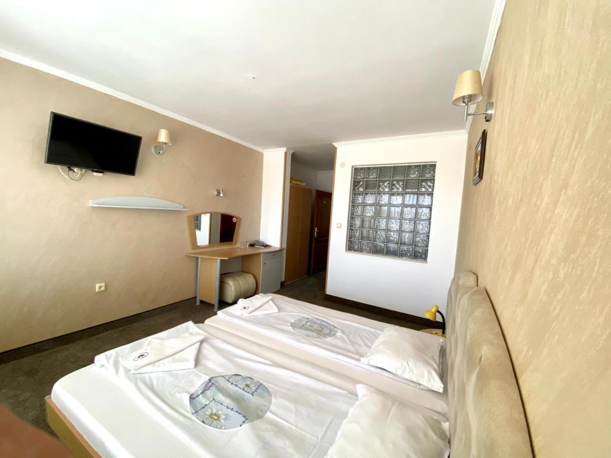 Family Hotel The Golden Fish ソゾポル エクステリア 写真