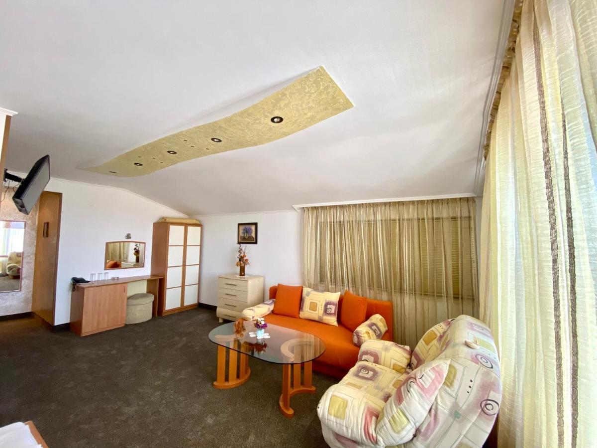 Family Hotel The Golden Fish ソゾポル エクステリア 写真