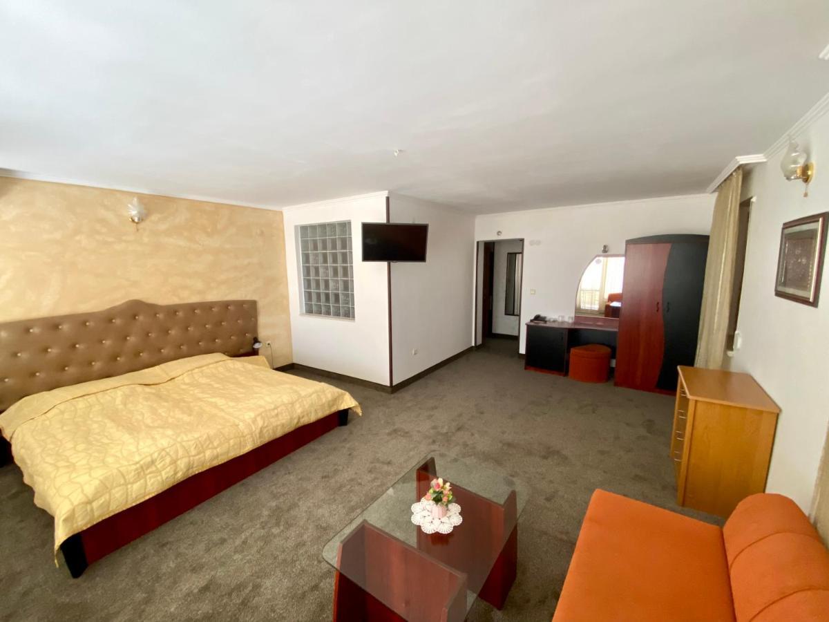 Family Hotel The Golden Fish ソゾポル エクステリア 写真