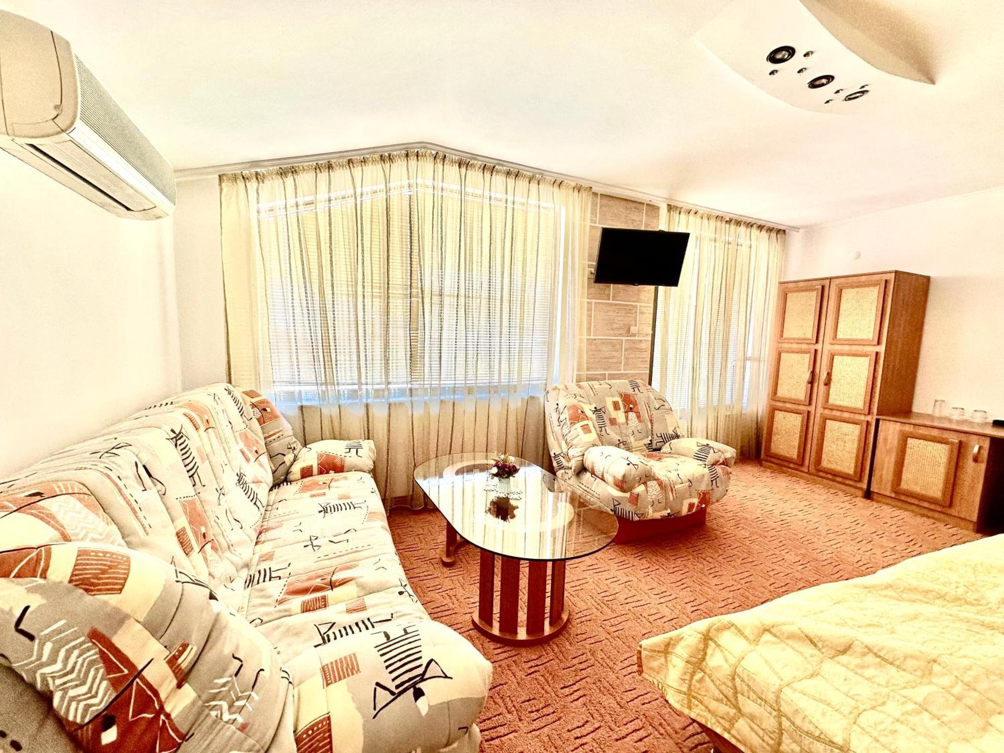 Family Hotel The Golden Fish ソゾポル エクステリア 写真