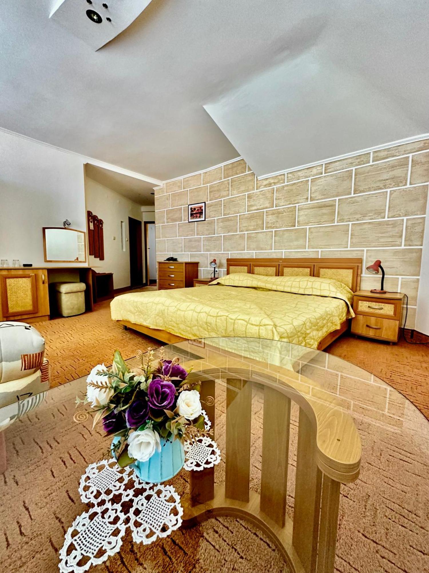 Family Hotel The Golden Fish ソゾポル エクステリア 写真